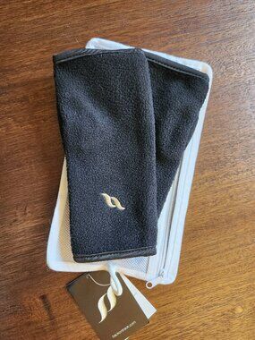 NWT Back on Track Black Fleece Wrist Wraps with Thumb